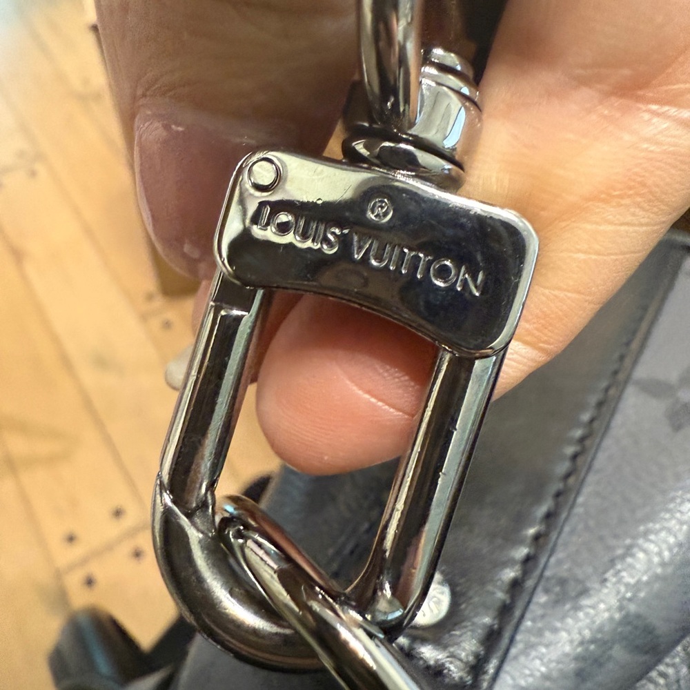 Louis Vuitton Keepall Bandoulière 25 Monogram Eclipse Reverse Canvas Bag - Picture 14 of 16